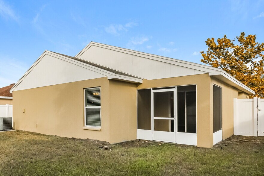 Building Photo - 11341 Southwind Lake Dr