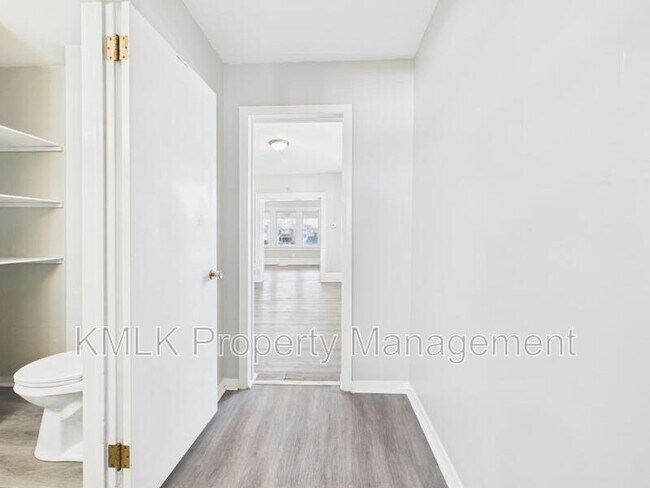 Building Photo - 429 Lovisa St