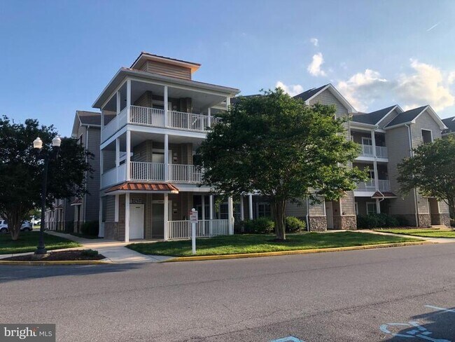 Building Photo - 17432 Slipper Shell Way