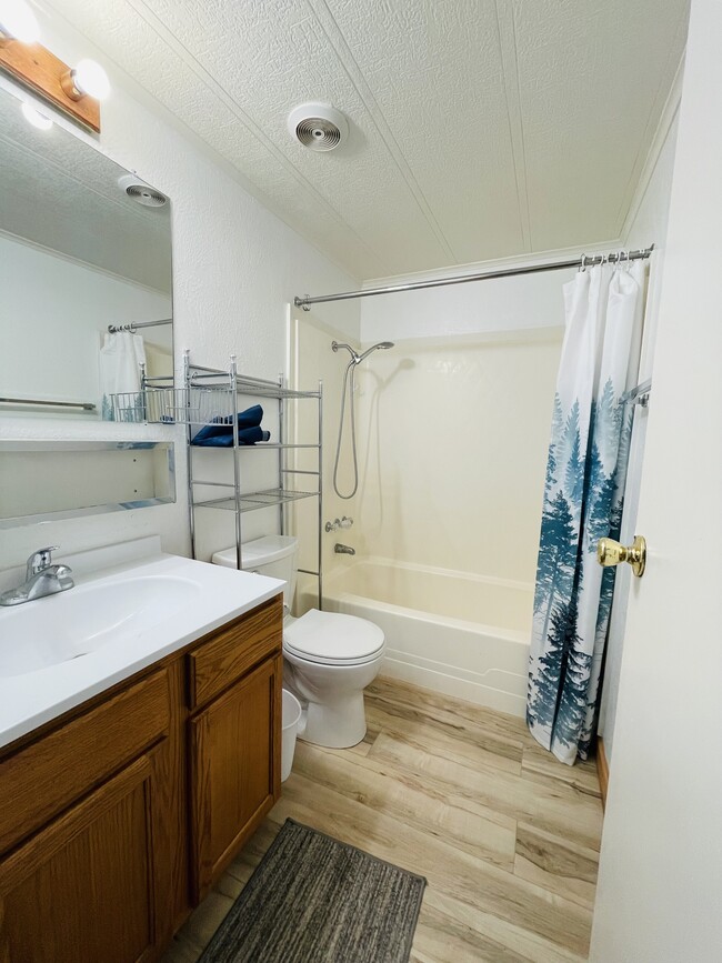 Building Photo - 920 Dodge Ln