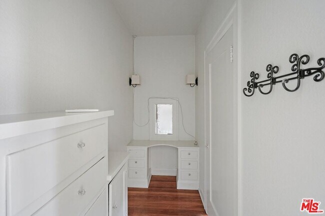 Building Photo - 5121 1/2 N Eagle Rock Blvd