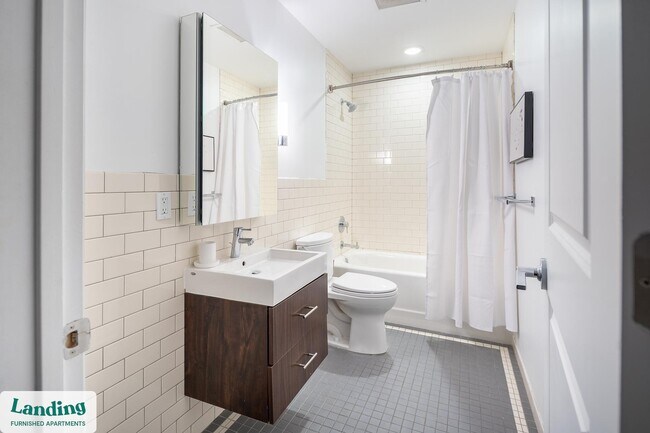 Building Photo - 933 McGee St