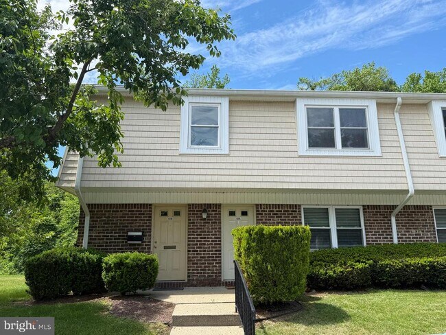Building Photo - 1316 Silver Ct