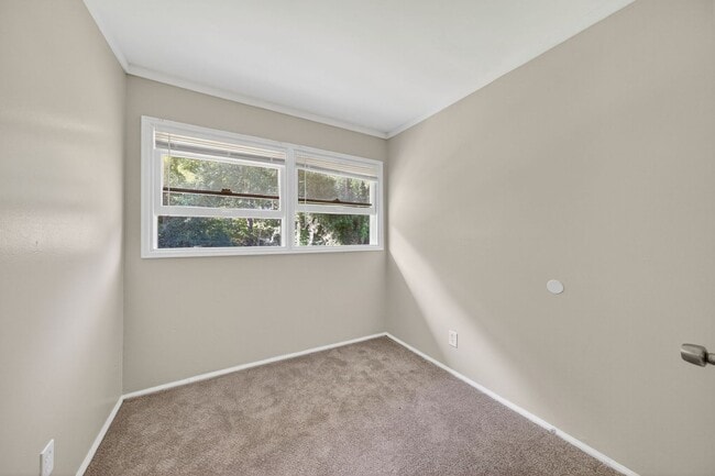 Building Photo - 115 Spring Garden Dr