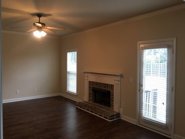 Building Photo - 4010 Farmville Ct