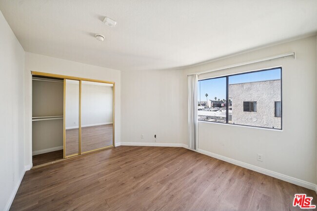 Building Photo - 1519 N Martel Ave