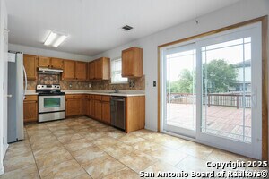 Building Photo - 9118 Meadow Springs