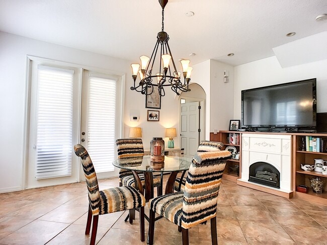 Building Photo - Gorgeous 4-Bedroom, 3-Bathroom Town Home w...