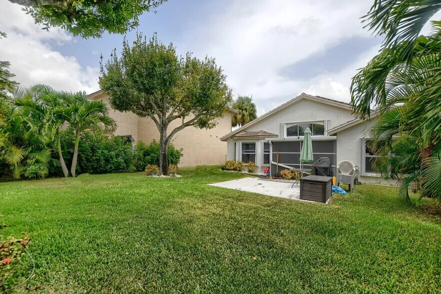 Backyard - 7927 Manor Forest Blvd