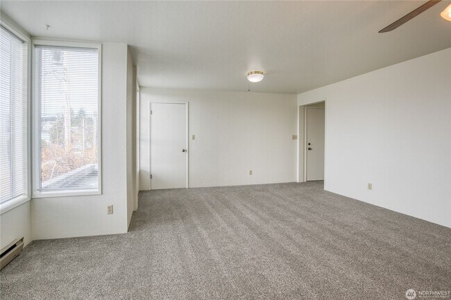 Building Photo - 208 N. "H" Street