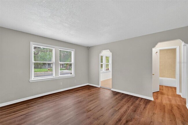 Building Photo - 8723 N Dexter Ave
