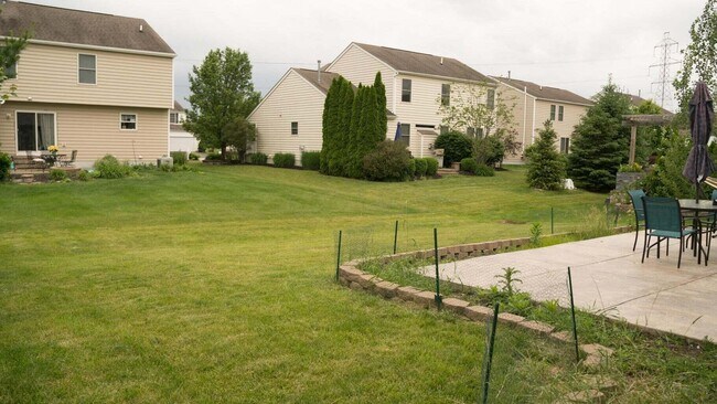 Building Photo - 1664 Boxwood Dr