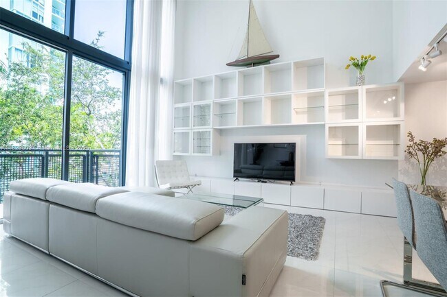 Building Photo - 6000 Collins Ave