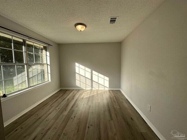 Building Photo - 280 Bobwhite Dr