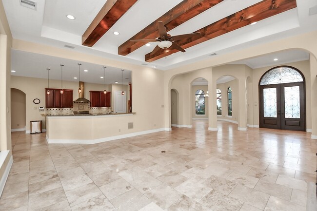 Building Photo - 1611 Lynnview Dr