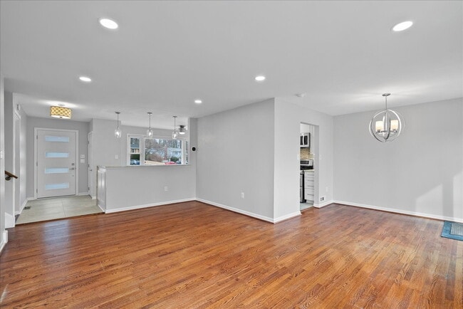 Building Photo - "Spacious 5-Bed split level Gem with Finished Basement & Fireplace on Brompton St, West Springfie...
