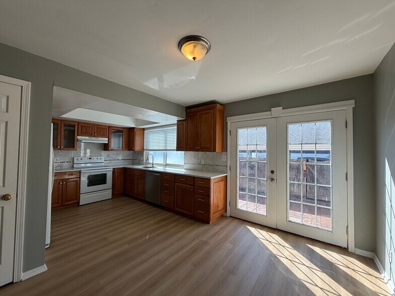 Building Photo - 6138 E 129 St