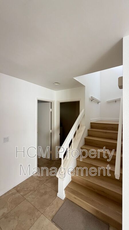 Building Photo - 13 Navarre