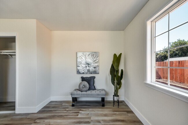 Building Photo - Beautifully Remodeled 3 Bedroom Home Near Stanford & Major Tech Campuses!