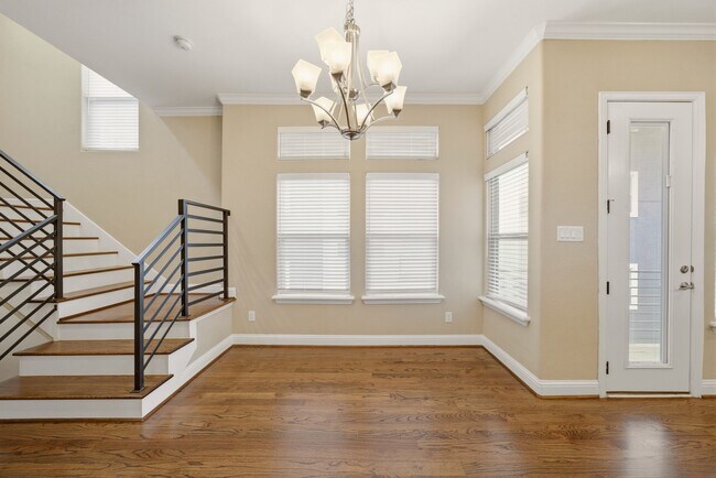 Building Photo - 1113 W 18th St