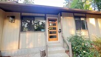 Building Photo - Stylish 2-Bed Carrboro Home with Private Patio