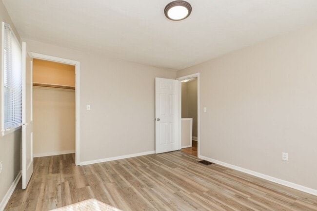 Building Photo - 1344-1346 CEDARVIEW W DR