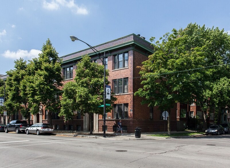 Building Photo - 3852 N Southport Ave