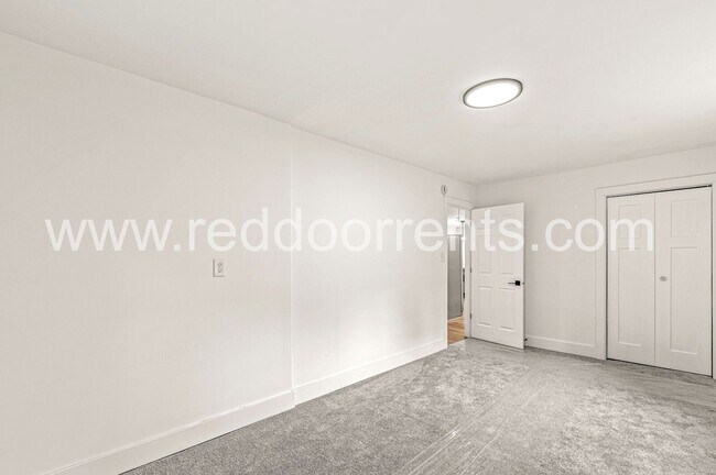 Building Photo - Stylish 3-Bed, 2-Bath Home Minutes from Do...