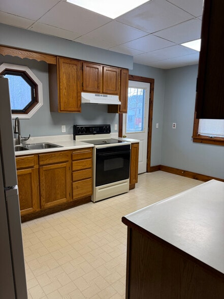 Building Photo - 815 Gage St