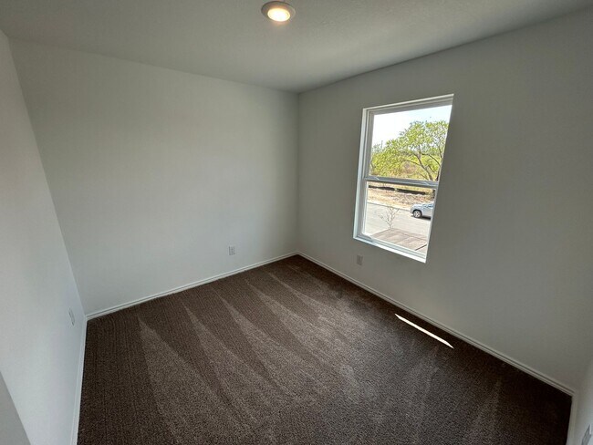 Building Photo - *MOVE IN SPECIAL* Rare Find: Affordable 3BR Ready for Immediate Move-In- Apartment-Style Living W...