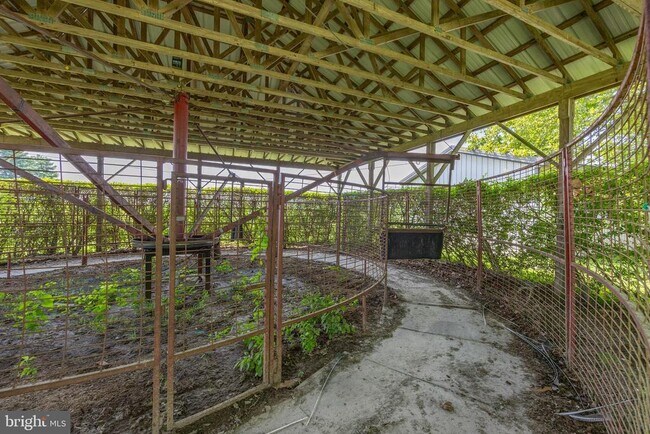 Building Photo - 1540 W Doe Run Rd