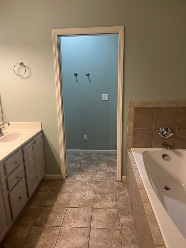 Building Photo - 1514 N Clay St