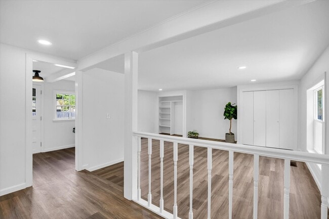 Building Photo - 1212 W Healey St