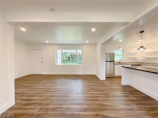 Building Photo - 2027 Maravilla Cir