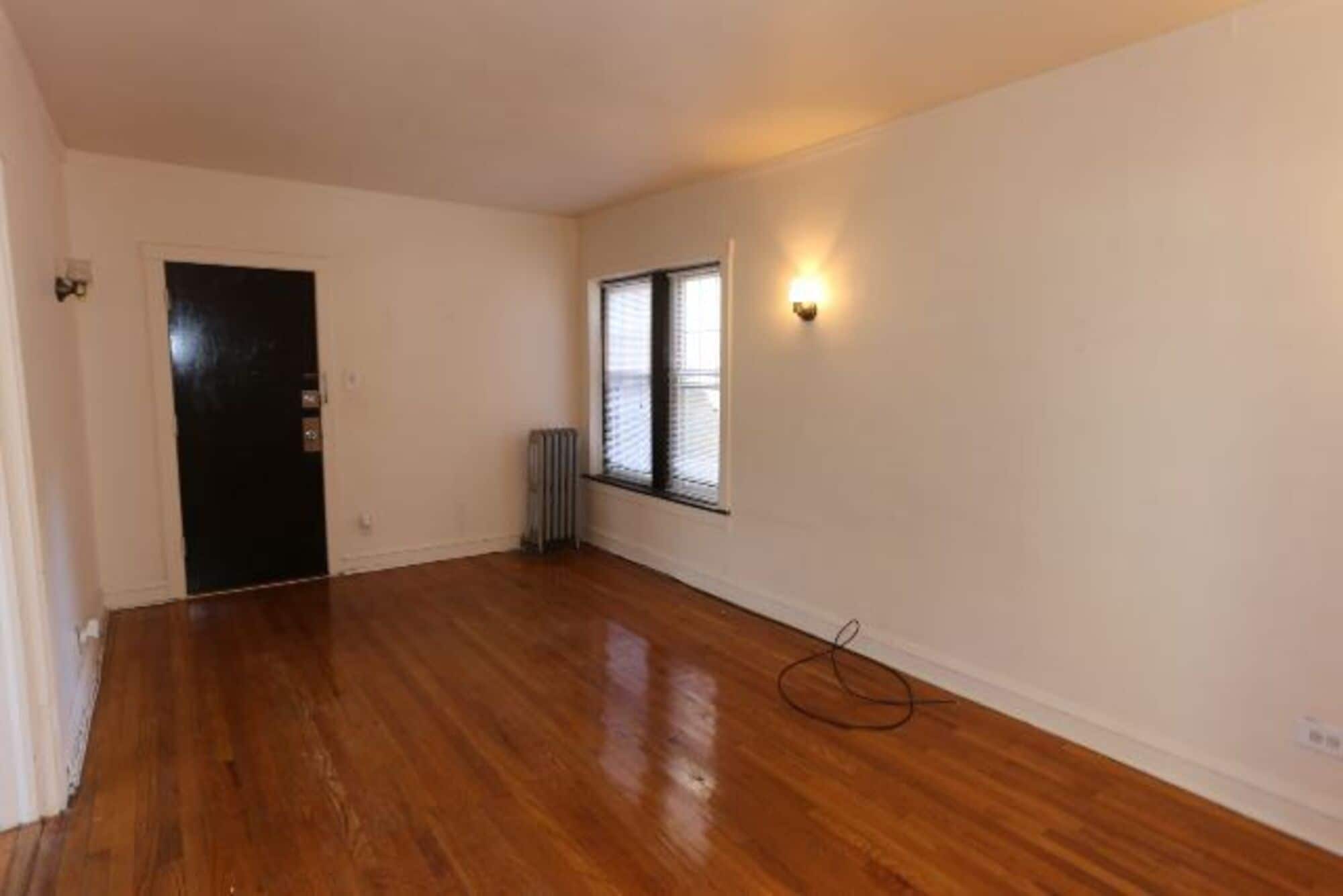 Building Photo - 2208 W Ainslie St