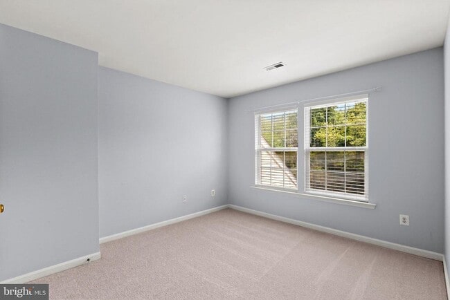 Building Photo - 45370 Barefoot Dr