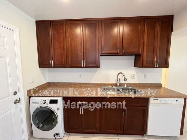 Building Photo - 422 Rosa Parks Rd