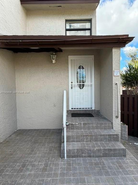 Building Photo - 10231 Fontainebleau Blvd