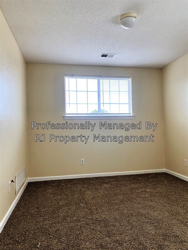 Building Photo - 4847 Royal Run Dr