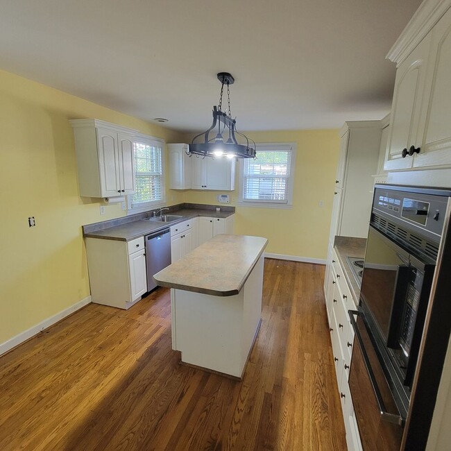 Building Photo - 3/2 Cottage Charmer-Downtown McMinnville, TN