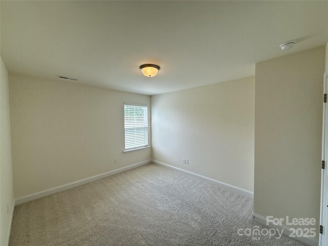 Building Photo - 6032 Mariemont Cir