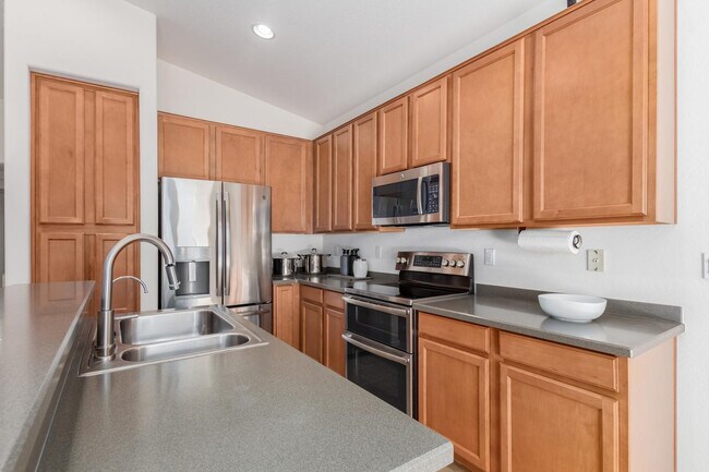 Building Photo - 15273 W Edgemont Ave