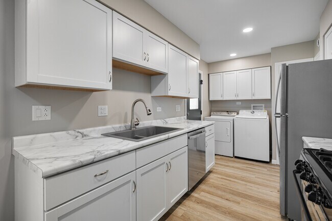 Building Photo - 1031 Maple Ln