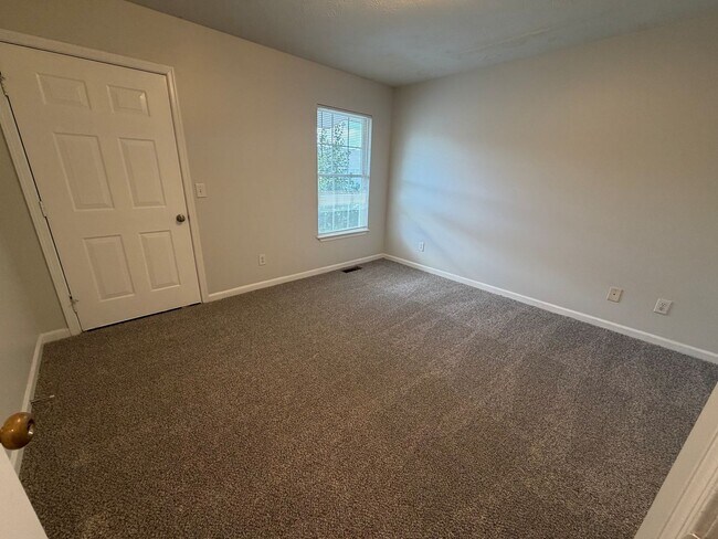 Building Photo - 2465 Millwood Loop