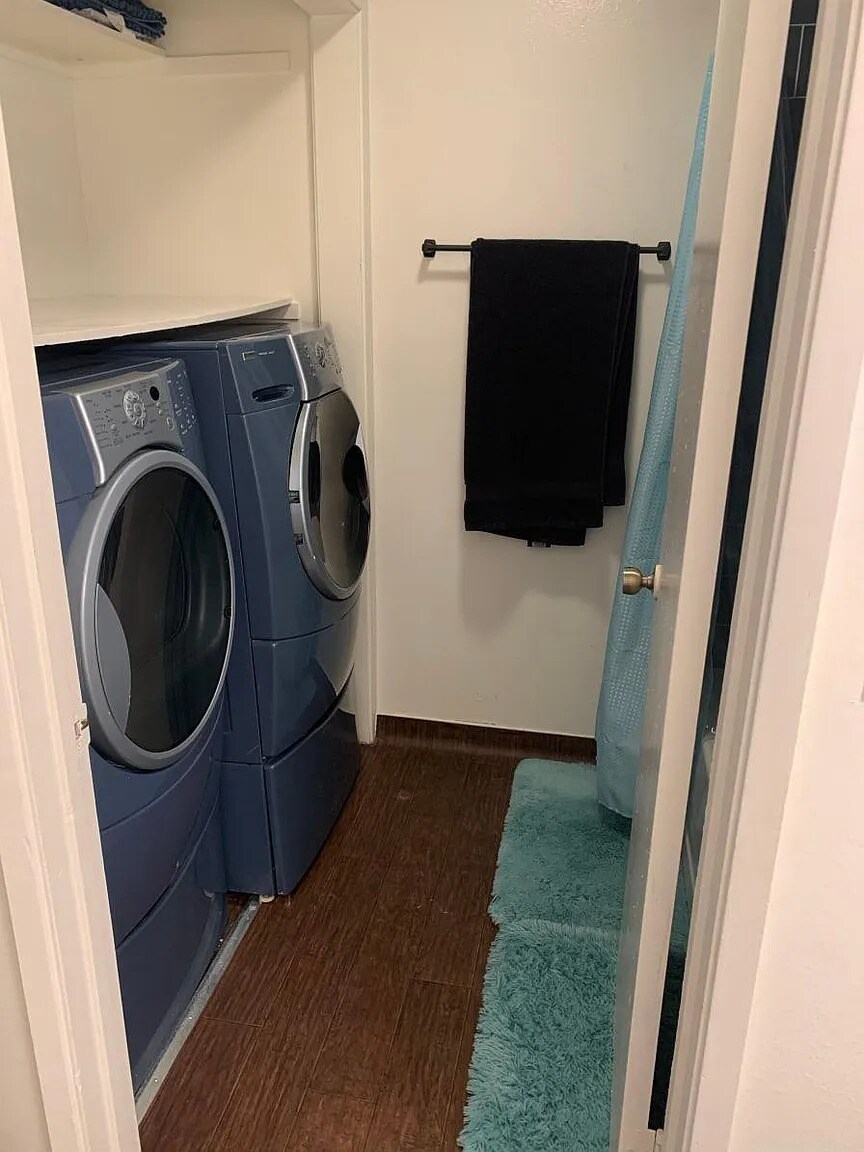 Building Photo - 1190 S Winery Ave