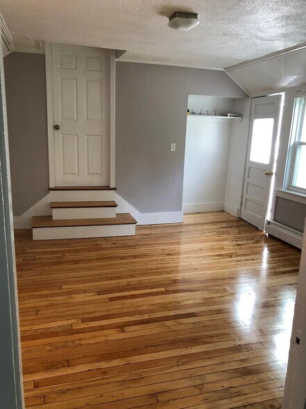 Living roomo - 254 Plimpton St