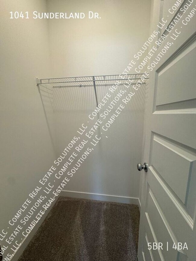 Building Photo - 1041 Sunderland Dr