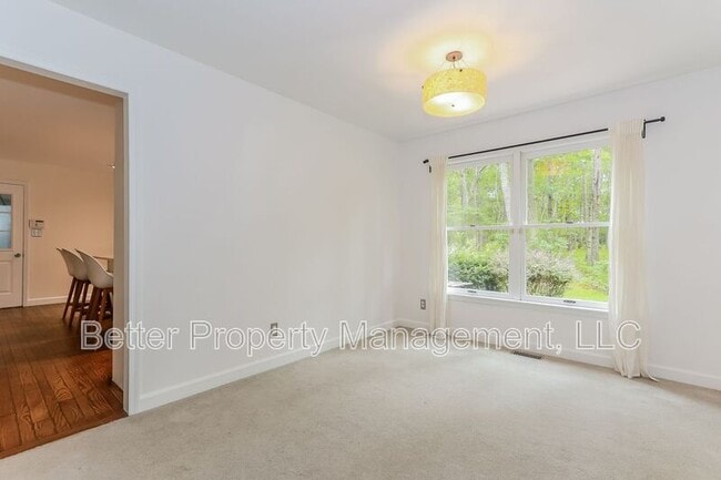 Building Photo - 86 Morias Ave