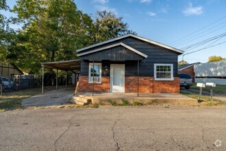 Building Photo - W Hartford St Duplex