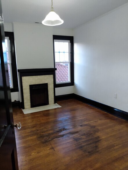 Building Photo - 1632 Virginia St E